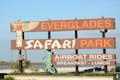 Le panneau d'entrée du Safari Park des Everglades