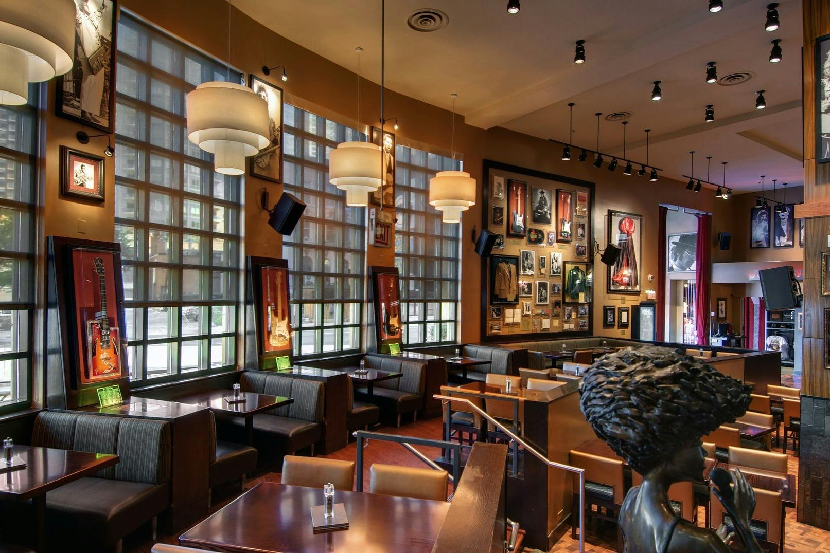 Hard Rock Cafe: Gastronomic Tours & Experiences