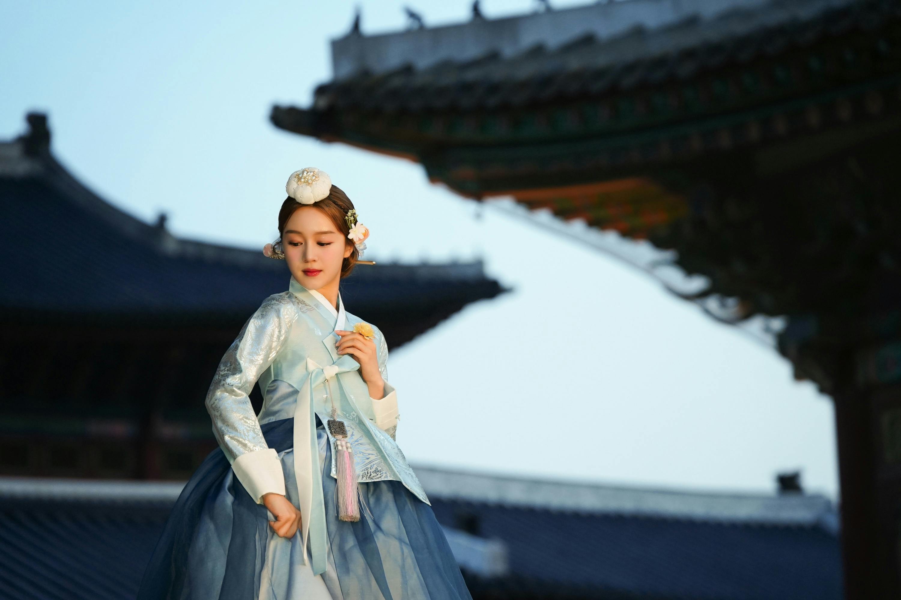 Photoshoot, Premium Hanbok Rental & Make-Up At Gyeongbokgung: Wedding Royal Premium Hanbok All Day in Seoul – Tiqets