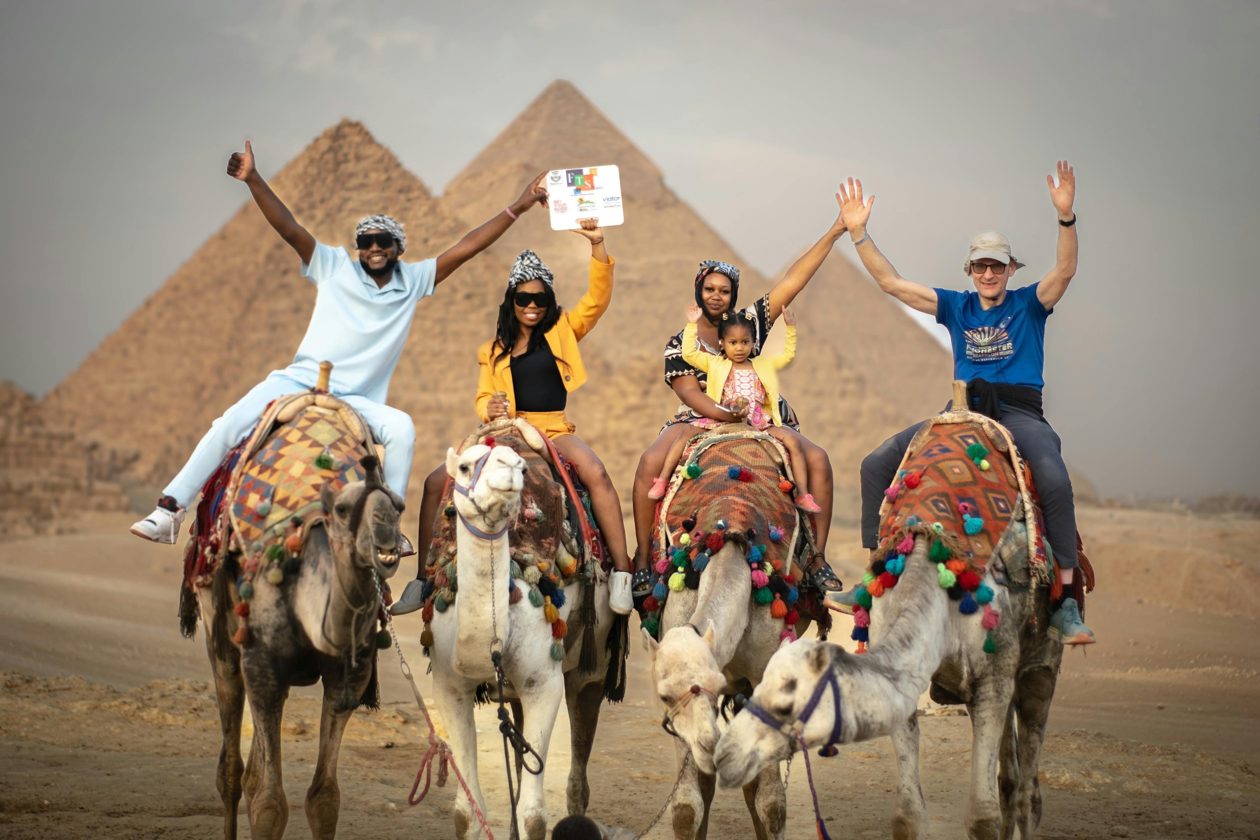 Piramidi di Giza e Sfinge: tour guidato + trasferimenti + pranzo + giro in cammello — 6