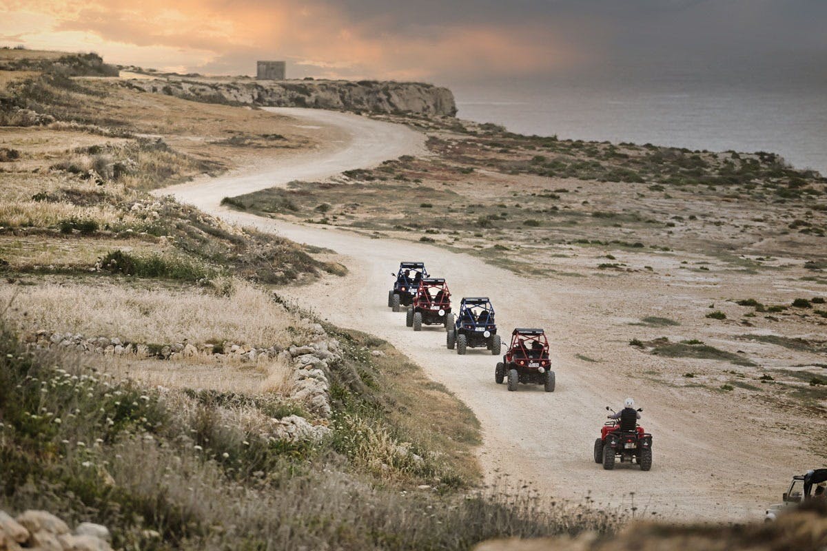 Gozo: Passeio guiado de UTV ao pôr do sol a partir de Malta + visita a Comino + passeio de barco - Photo 2