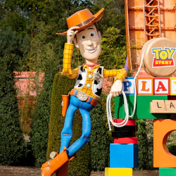 Disneyland® Paris: Ticket + Train Transportation from Paris