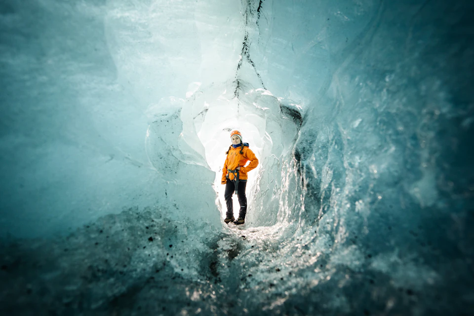 Ice cave tour in Falljökull October 2024