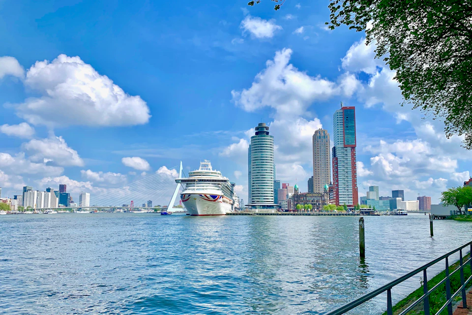 The Kop van Zuid with cruise ship