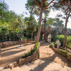 Park Güell & Gaudí Experience 3