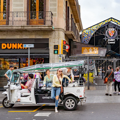 Barcelona: Tour Expresso do Private Electric Tuk Tuk - Photo 2
