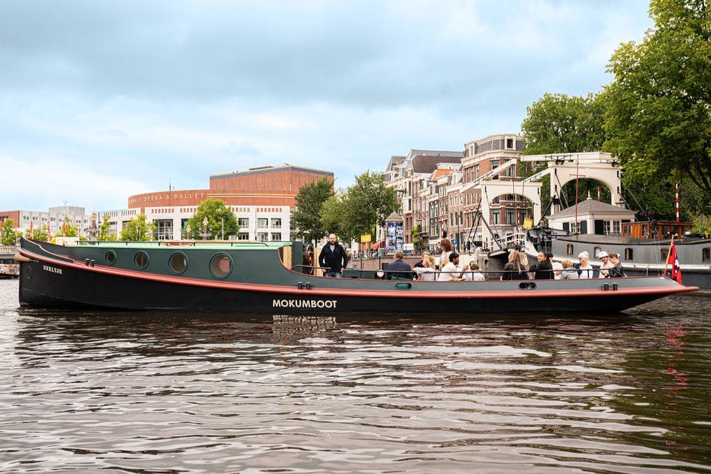 스토페라에서 즐기는 컬투어 페리