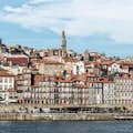 Blick auf die Stadt Porto vom Douro-Fluss-Taxi aus
