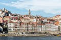 Udsigt over byen Porto fra Douro-flodens taxa
