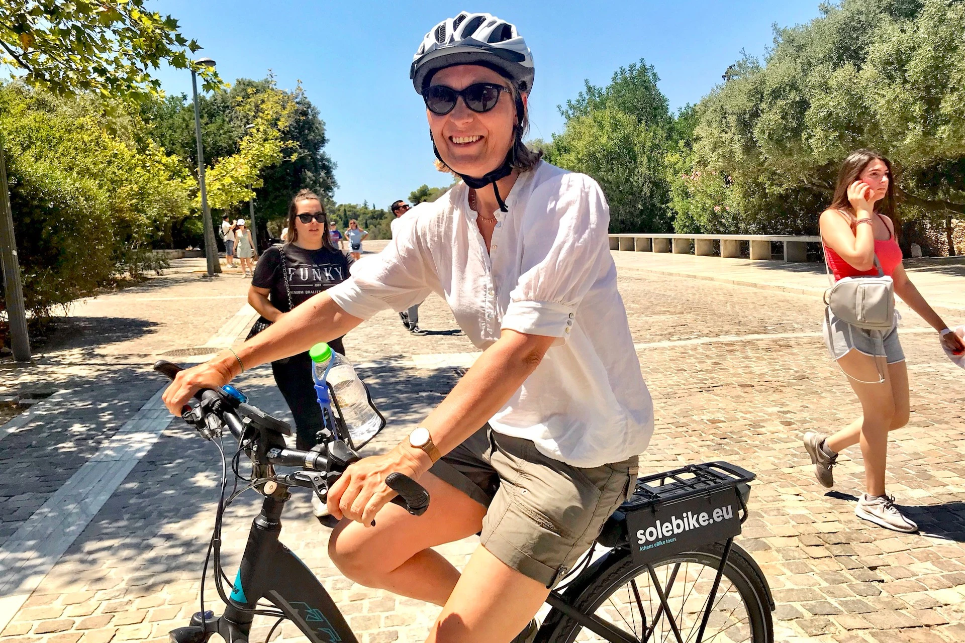 Athens: E-Bike Beach Excursion + Traditional Snacks