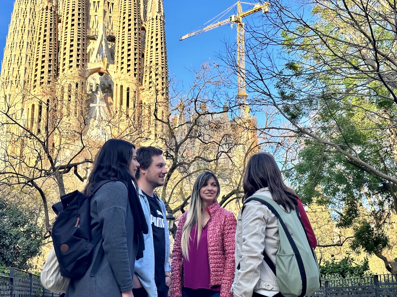 Go With A Local: Skip-The-Line Sagrada Família Tour in Italian - Accommodations in Barcelona