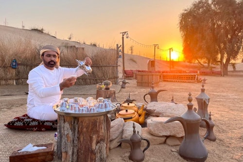 ドバイ砂漠のサファリ：アル・マルムーム・キャンプ体験＋ベドウィンのディナー＆エンターテイメント（即日発券）