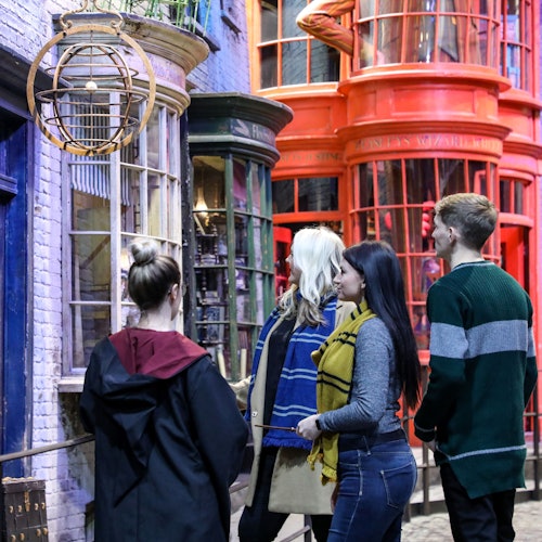 Harry Potter Warner Bros. Studio: Entry + Escorted Train Transfer from London