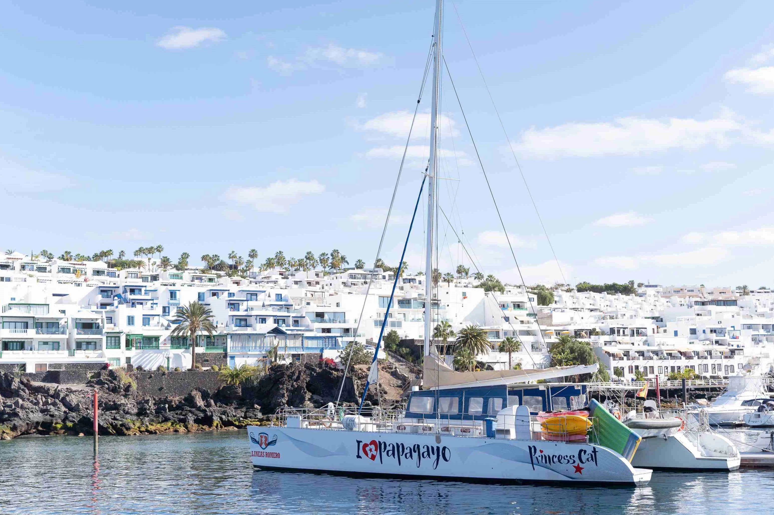 Lanzarote: Sunset Catamaran Cruise + Transfer + Snacks & Drink