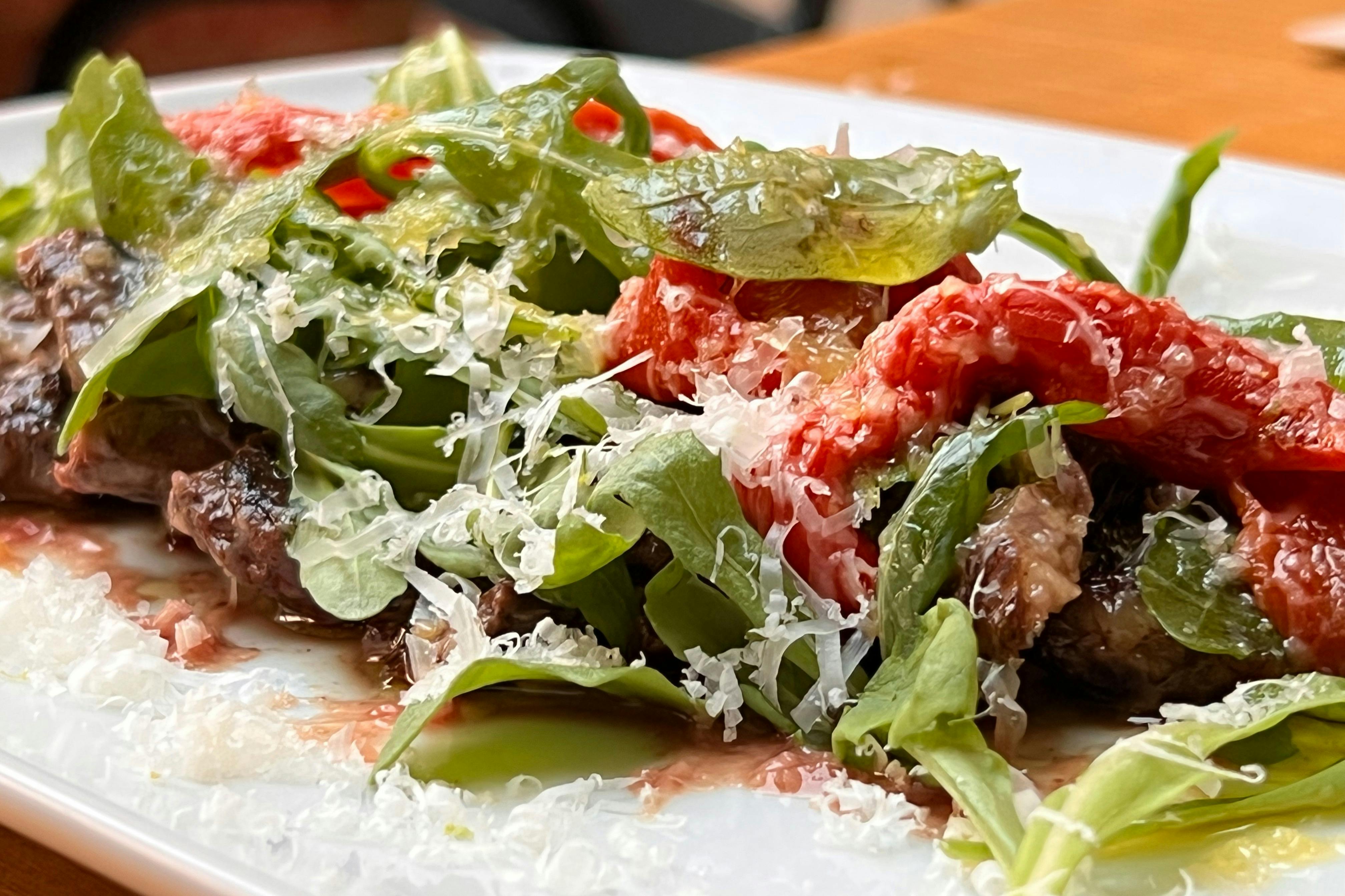 ロケット、チーズ、ピーマンのアントルコート