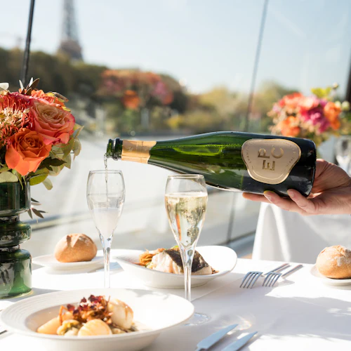 Seine River: Lunch Cruise by BATEAUX-MOUCHES® - Photo 3