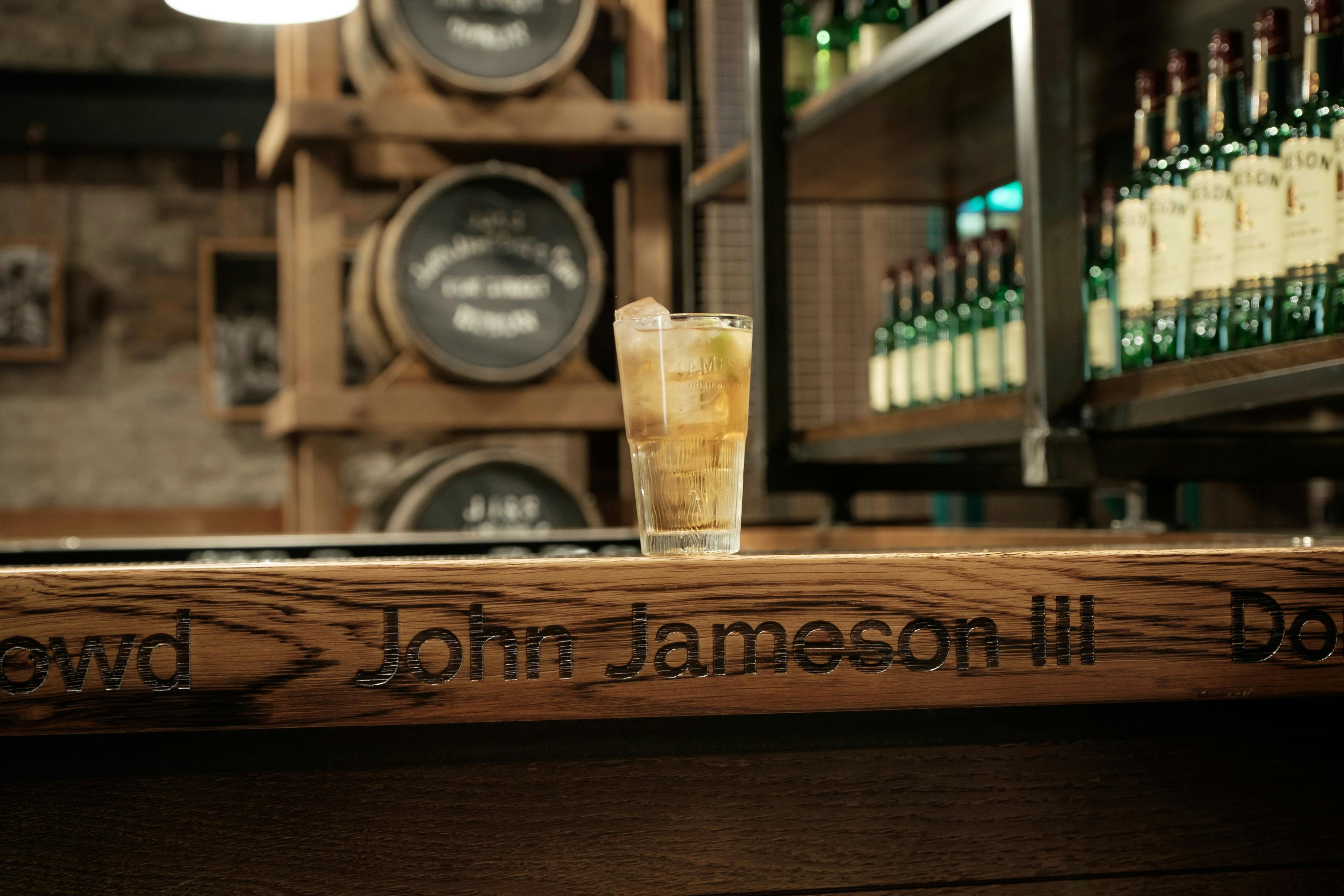 JAMESON COCKTAIL ON BAR
