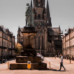 Edinburgh: City Audio Guide App for Your Smartphone 2