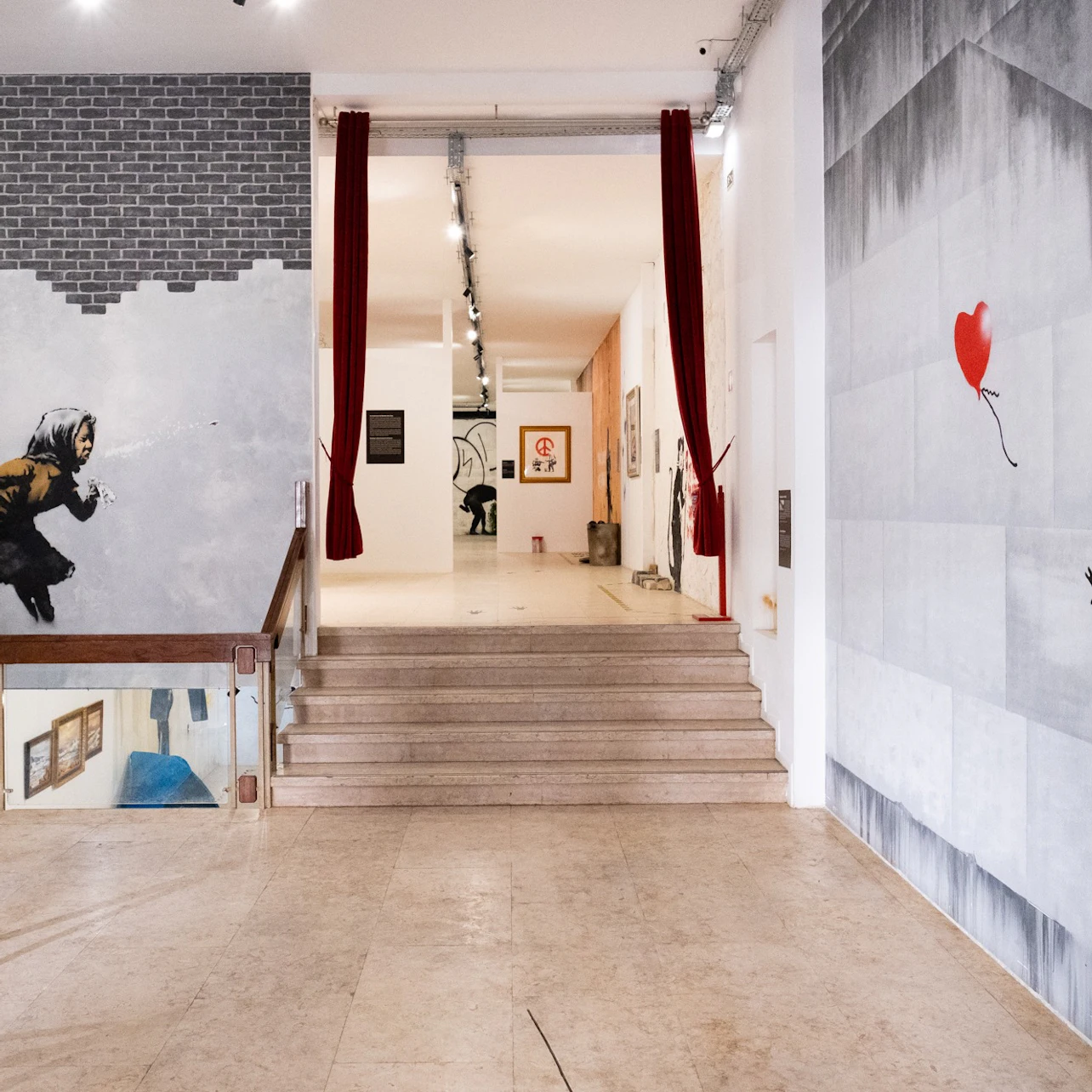 Banksy Museum + Lisbon Hop-on Hop-off Bus Tour