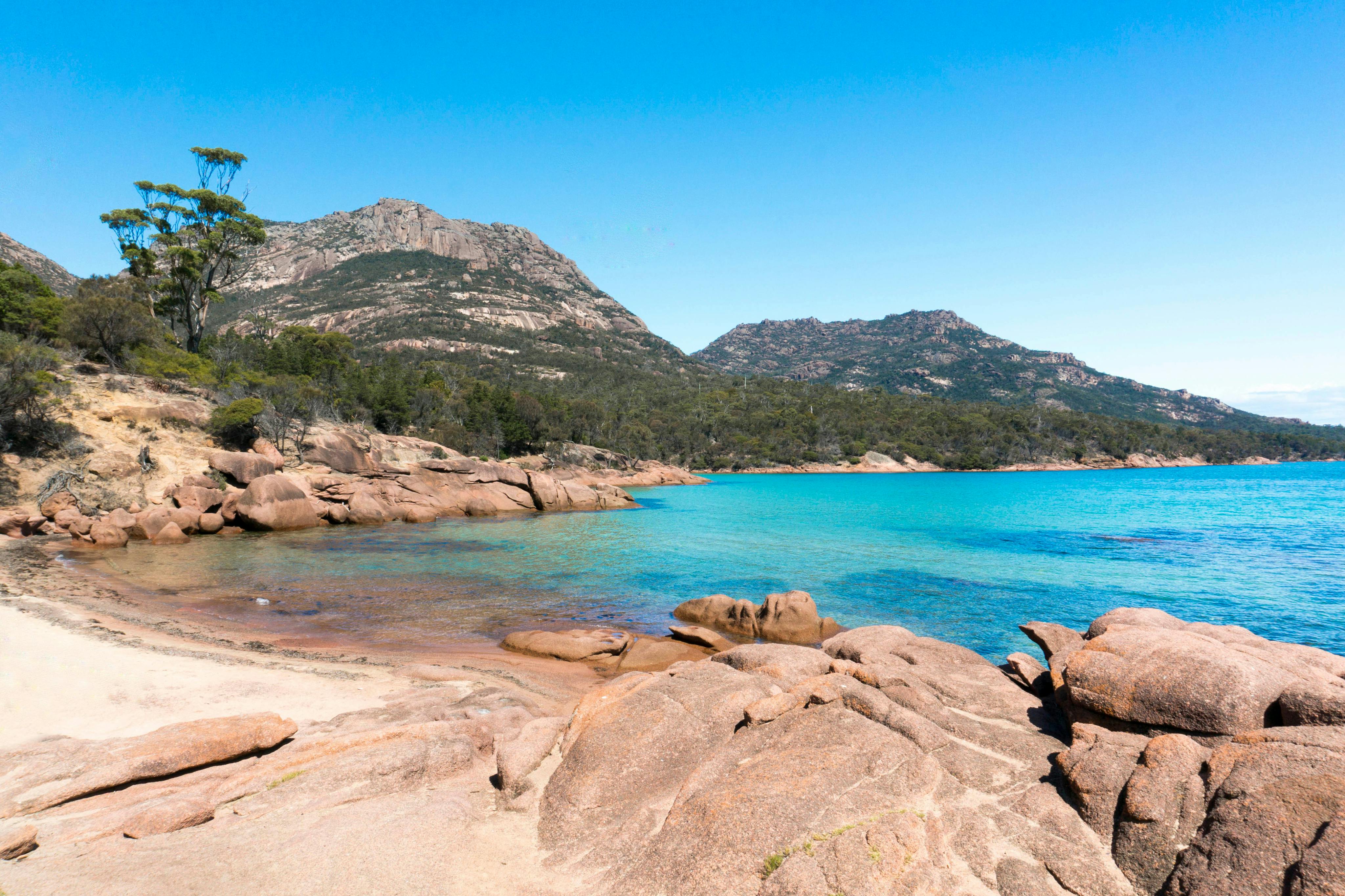 ハネムーン・ベイとアモス山の景色