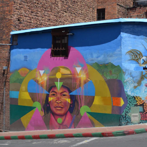 La Candelaria Bogotá: Visita guiada por los graffitis + Copas - Photo 4