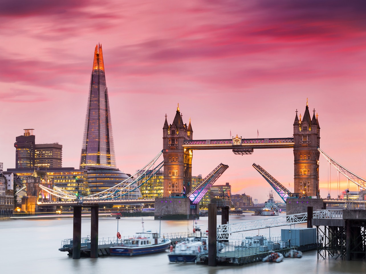London: Thames Cruise with 4-Course Dinner + Live Music - Accommodations in London