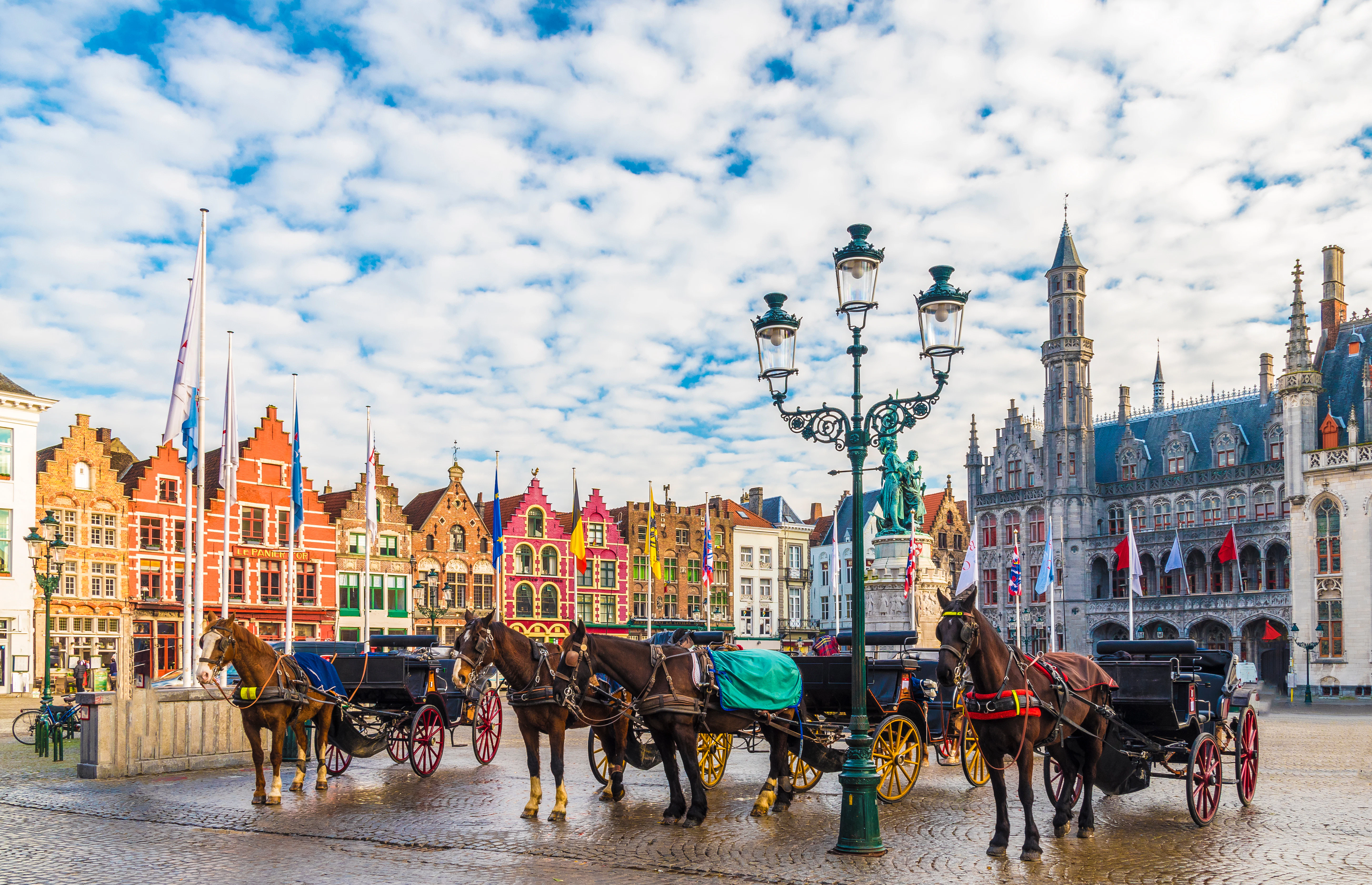Bruges: Guided Tour + Transport from Amsterdam