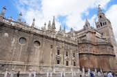 Kathedrale von Sevilla und Glockenturm Giralda