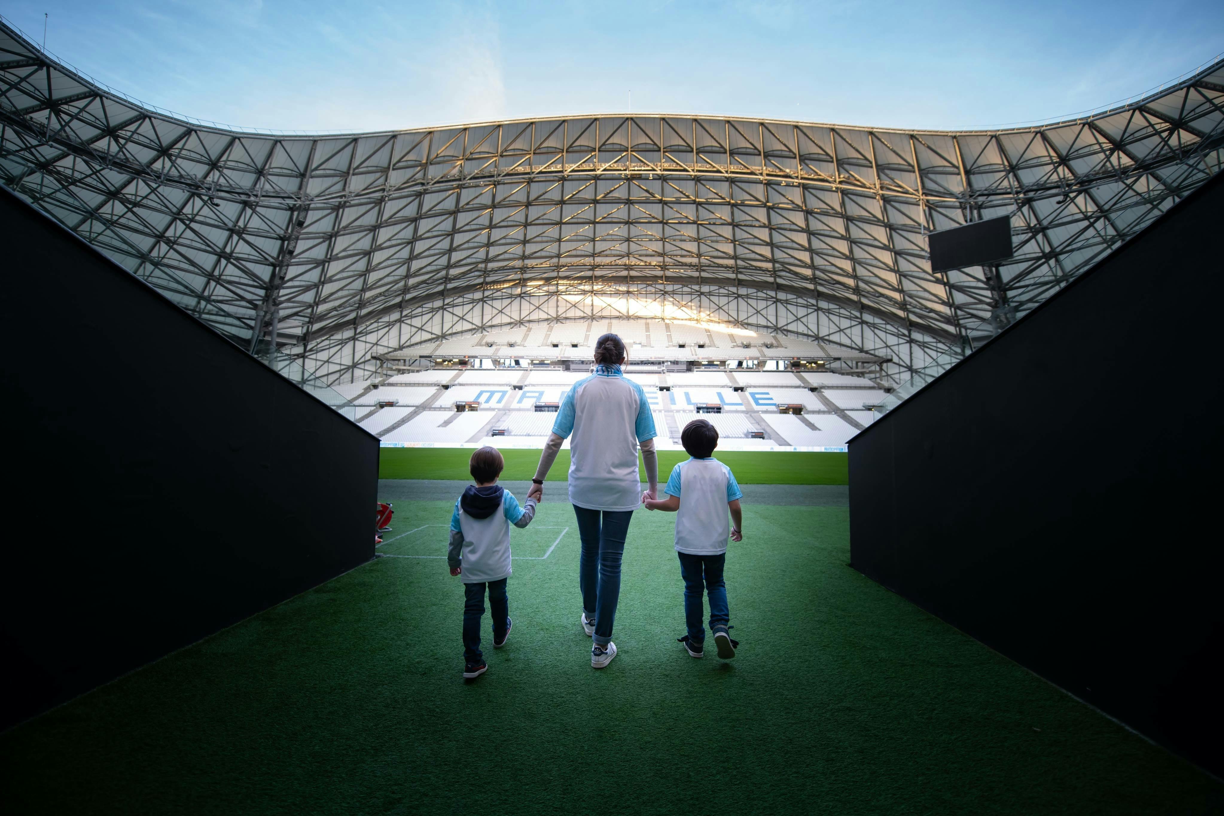 Foto di un bambino che entra nella pelouse dell&#39;Orange Vélodrome