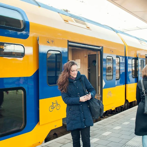 Aeroporto de Eindhoven: Traslado de trem e ônibus de/para Amsterdã - Photo 3