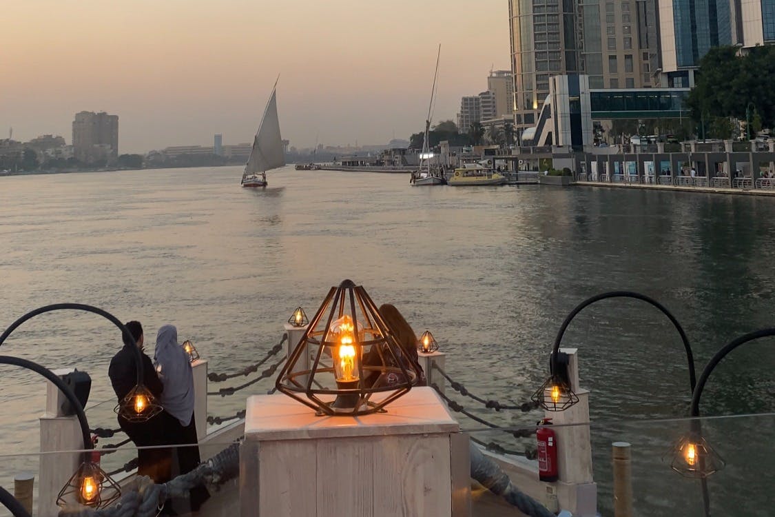 Θέα στο ηλιοβασίλεμα