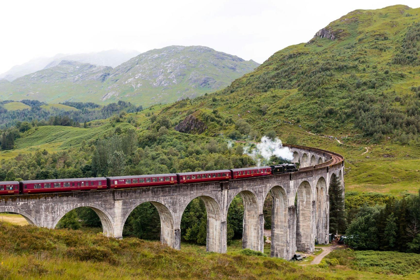 Train à vapeur Jacobite sur le viaduc de Glenfinnan
