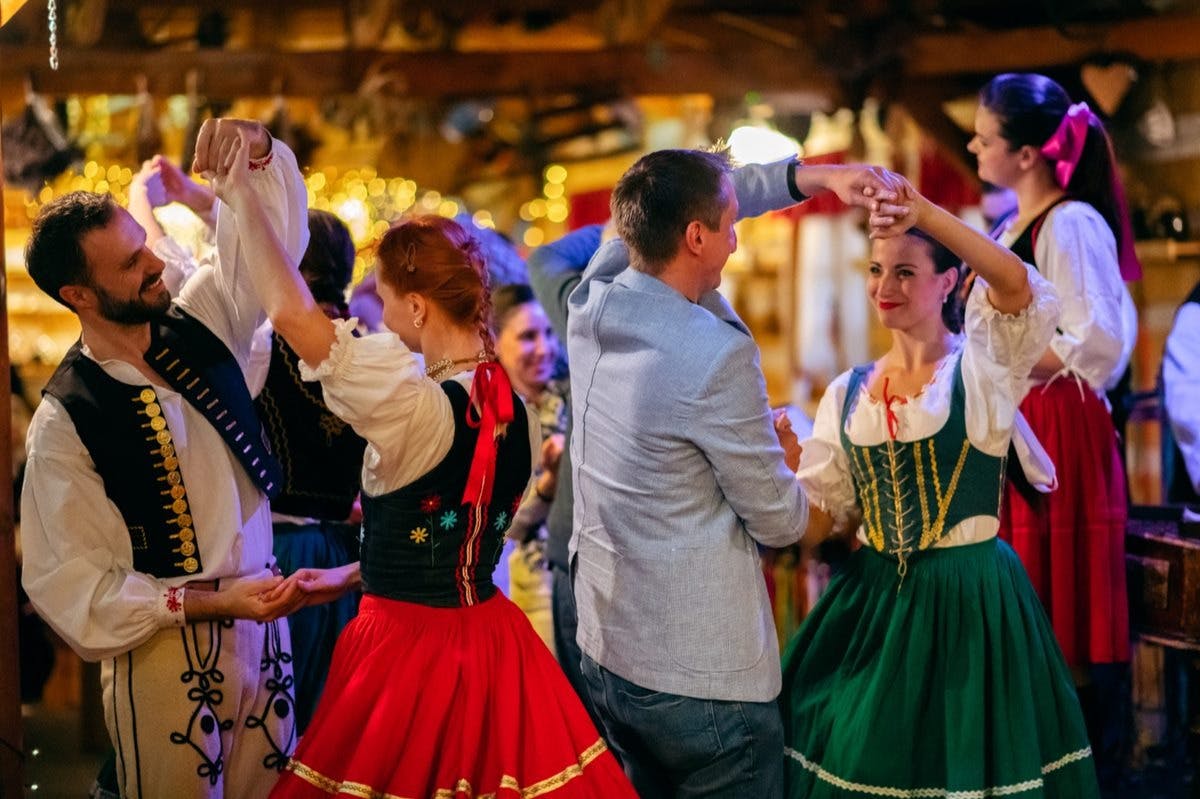 https://www.funinprague.eu/en/folklore-dinner
