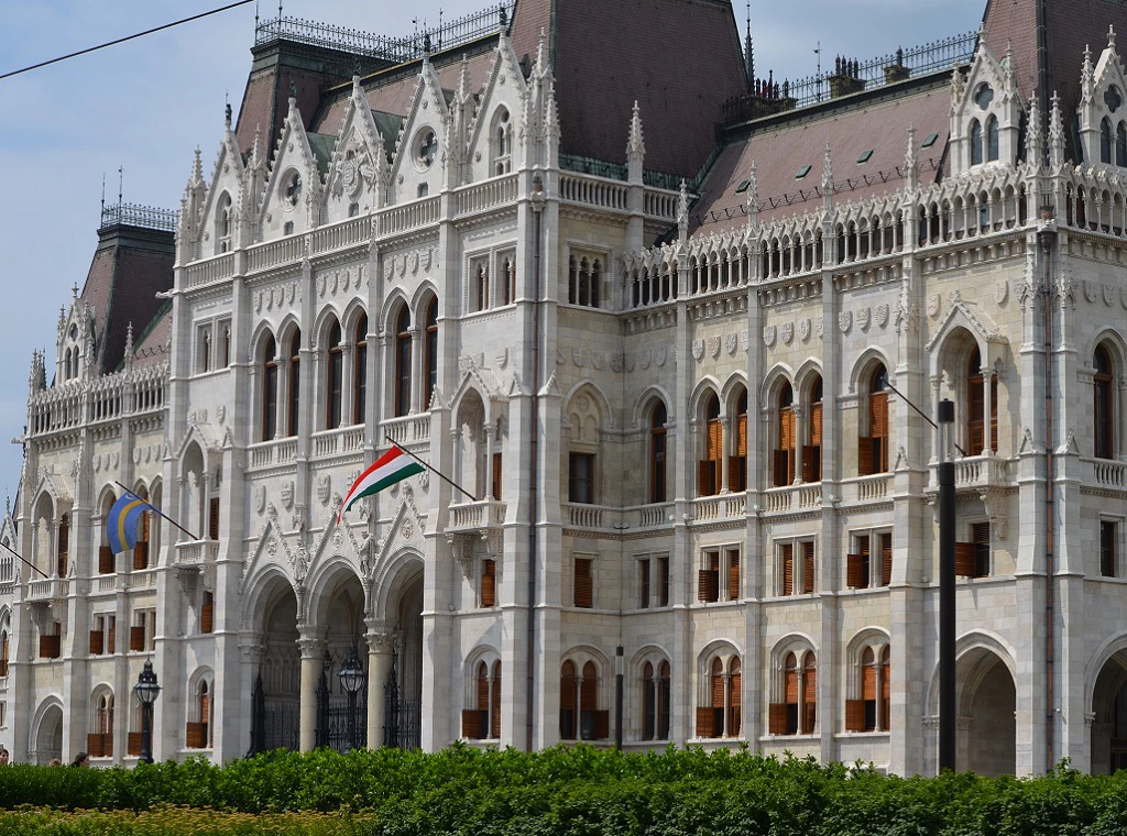 Budapeste: Visita guiada ao distrito do castelo e ao Parlamento húngaro + transporte