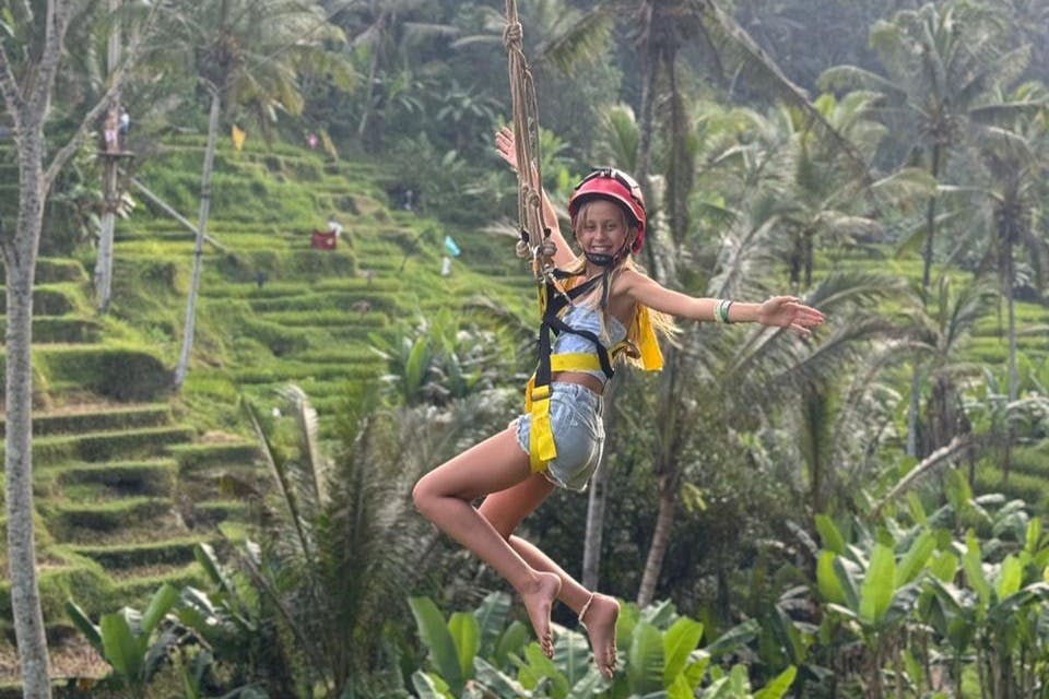 お子様はサプライヤーのジップラインで遊ぶこともできます。