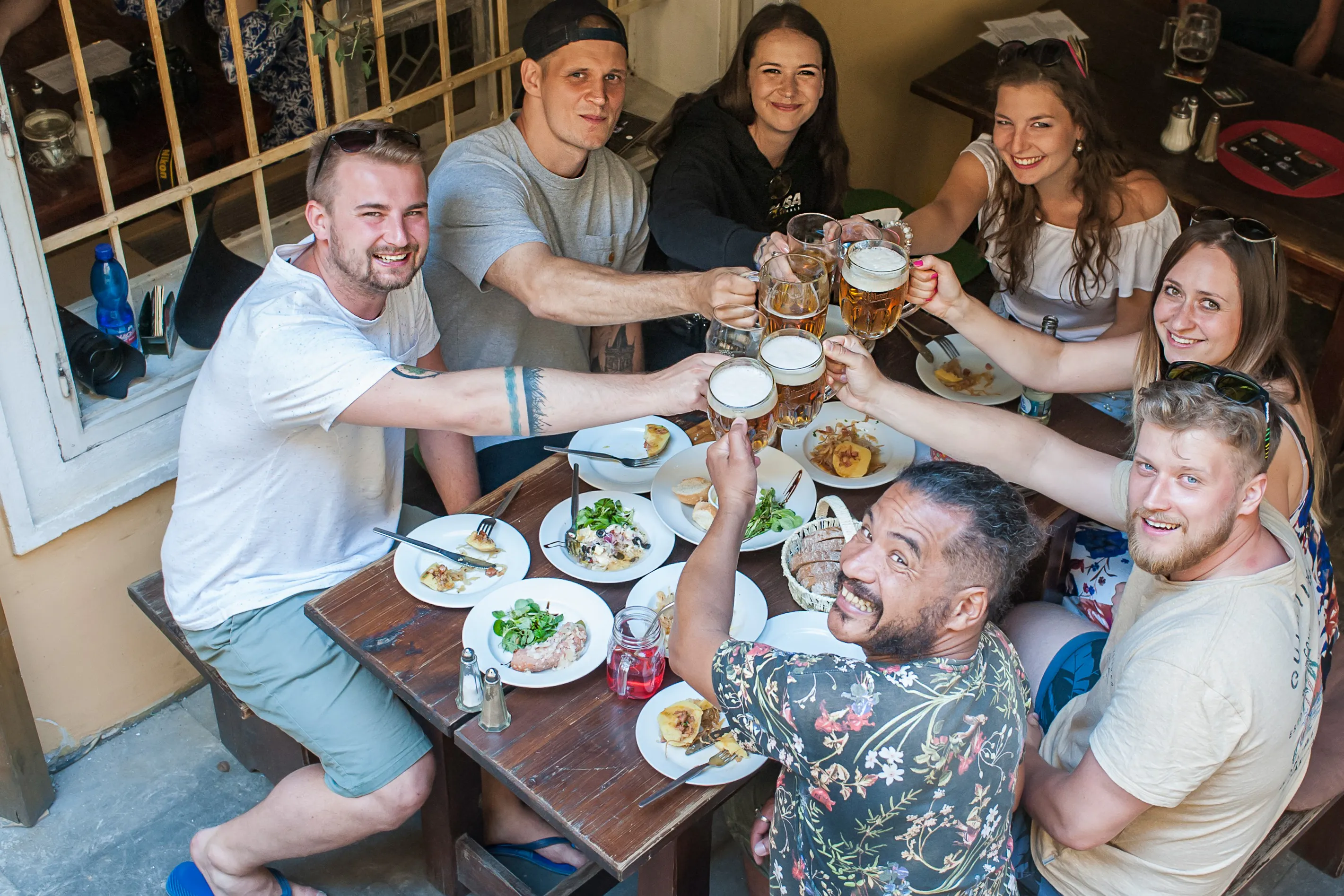 Prague: Old Town Guided Tour with Food & Beer Tasting