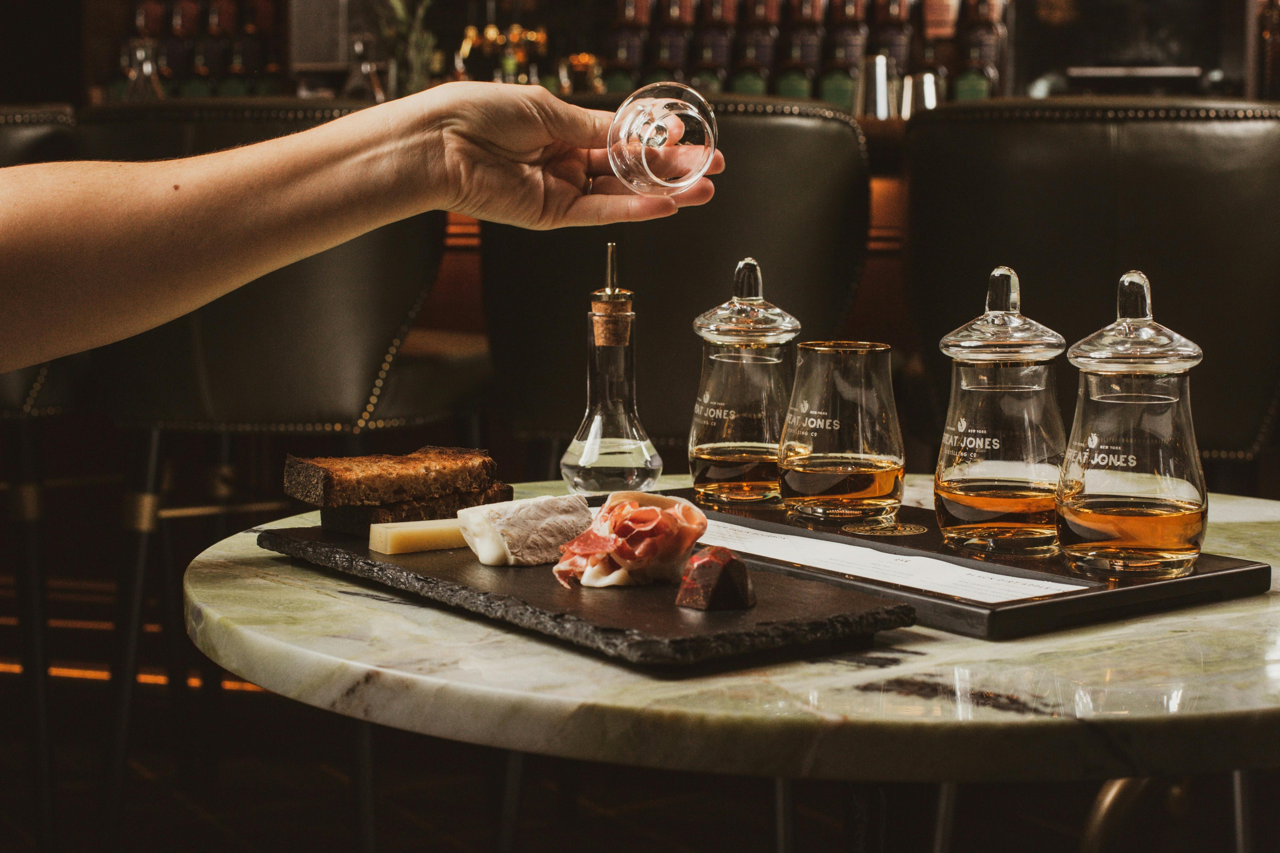 Экскурсия и дегустация бурбона и закусок