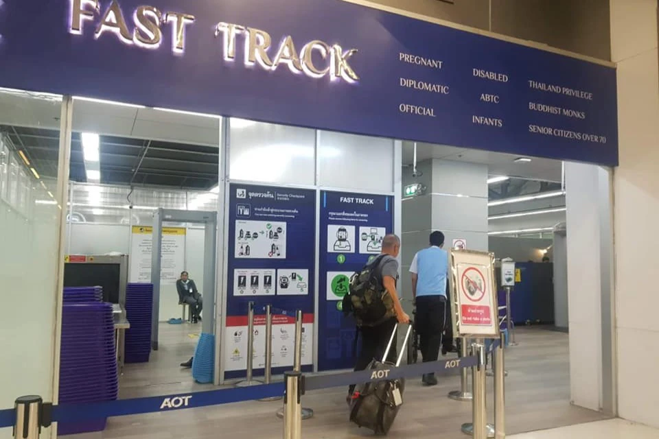 Phuket International Airport: Guided Fast-Track Immigration Service