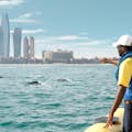 Un momento speciale con i delfini di Abu Dhabi durante il tour.