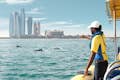 Un momento speciale con i delfini di Abu Dhabi durante il tour.
