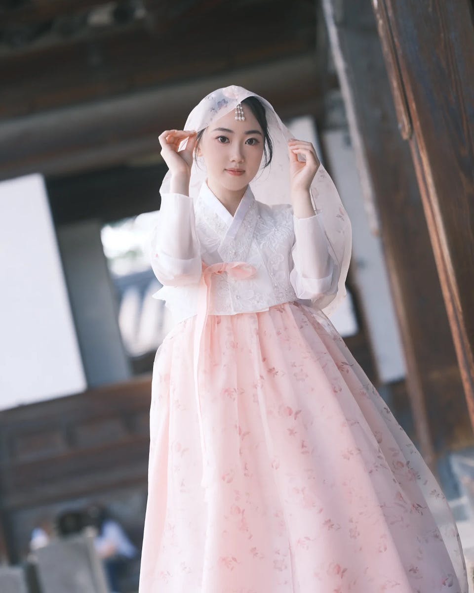 Gyeongbokgung Palace, Bukchon Hanok Village & Changdeokgung Palace: Premium Hanbok Set + Korean Hairstyle - Photo 3
