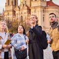 Pots fer servir els serveis dels nostres guies oficials, que et presentaran Praga i és gratuït amb el teu Prague Visitor Pass