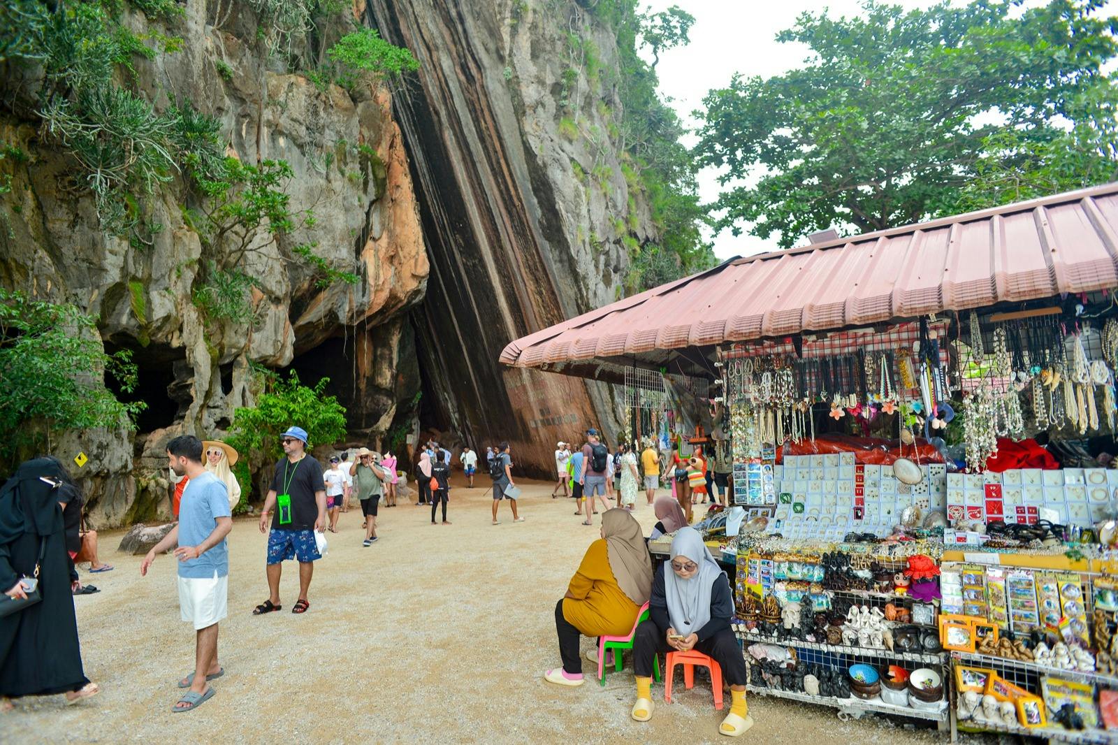 ジェームズ・ボンド島＆パンガー湾：プーケット発ロングテイルボートツアー＋送迎