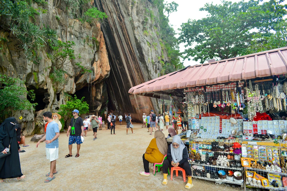 James Bond Island & Phang Nga Bay: Longtail Boat Tour from Phuket + Transfers