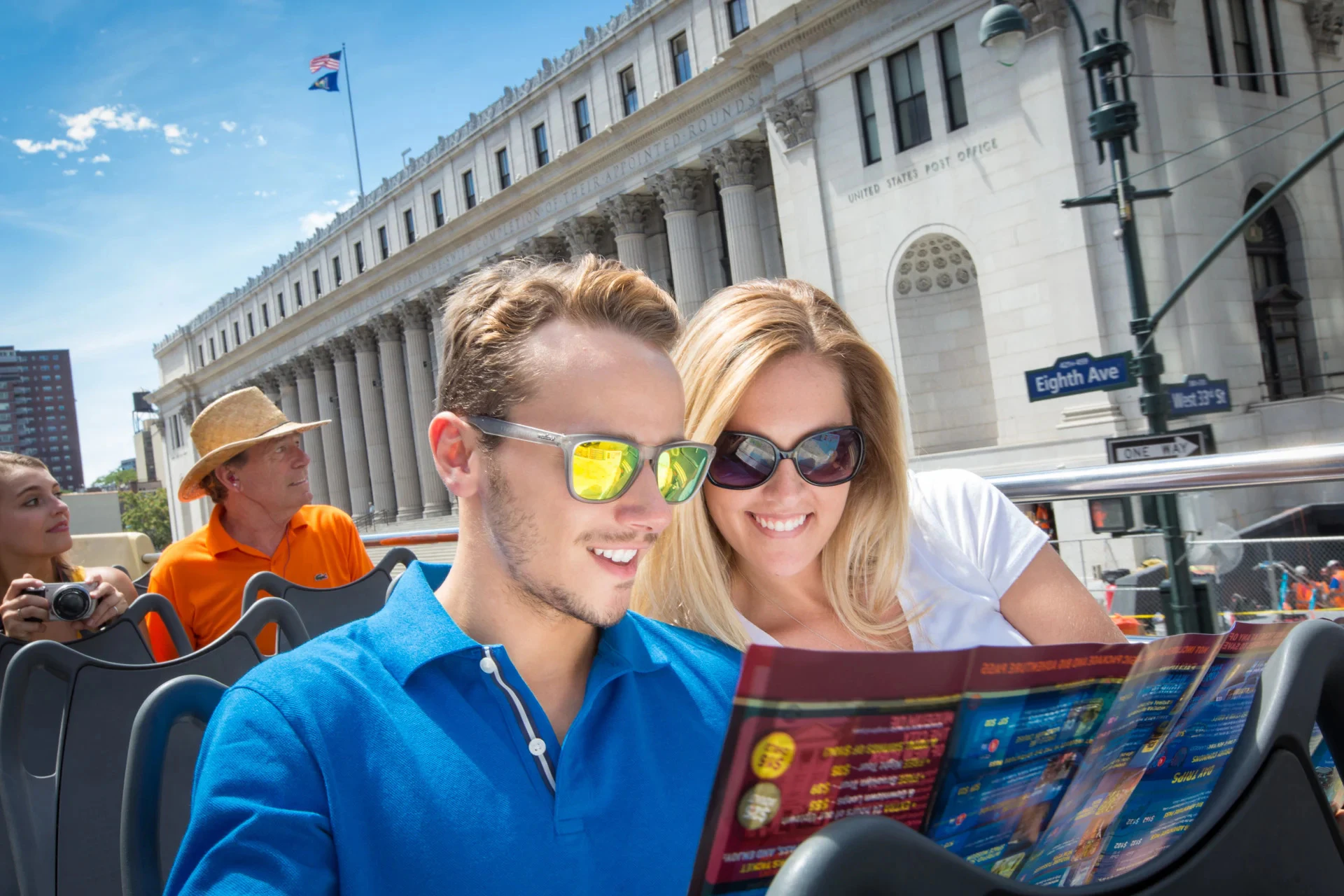 Big Bus New York: Hop-­on Hop­-off Bus Tour