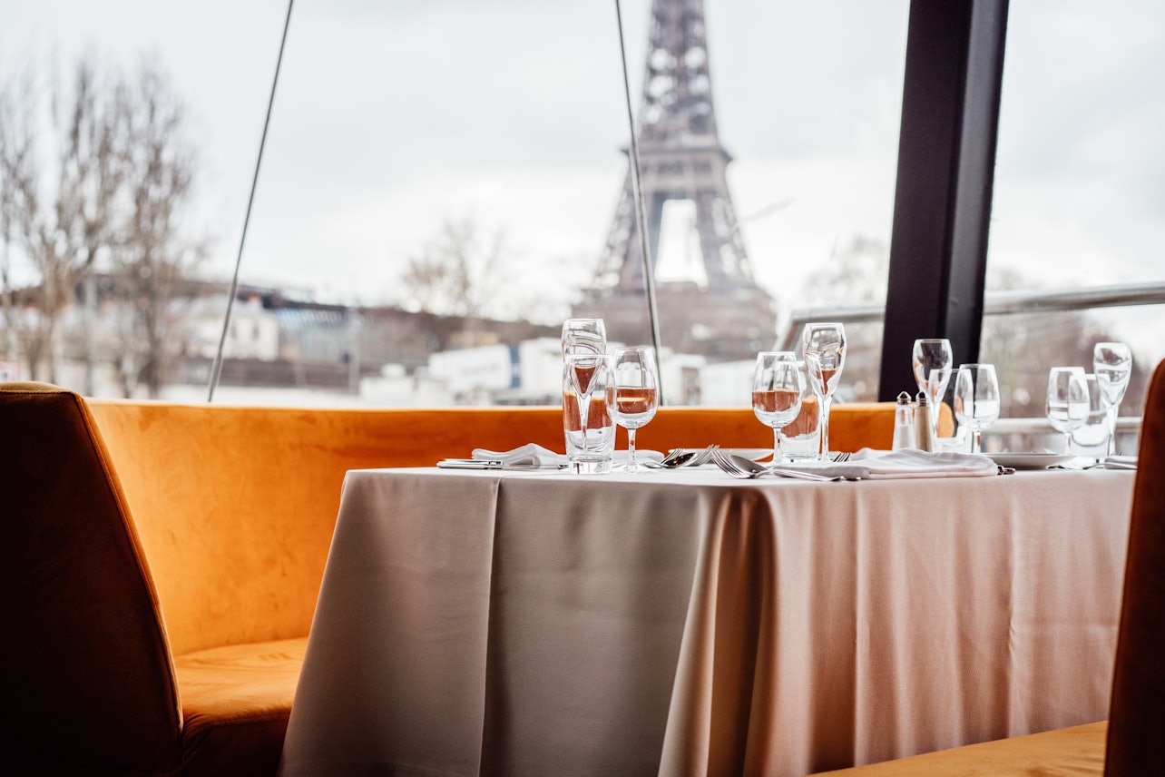 Almoço Cruzeiro por Bateaux Mouches - Acomodações em Paris