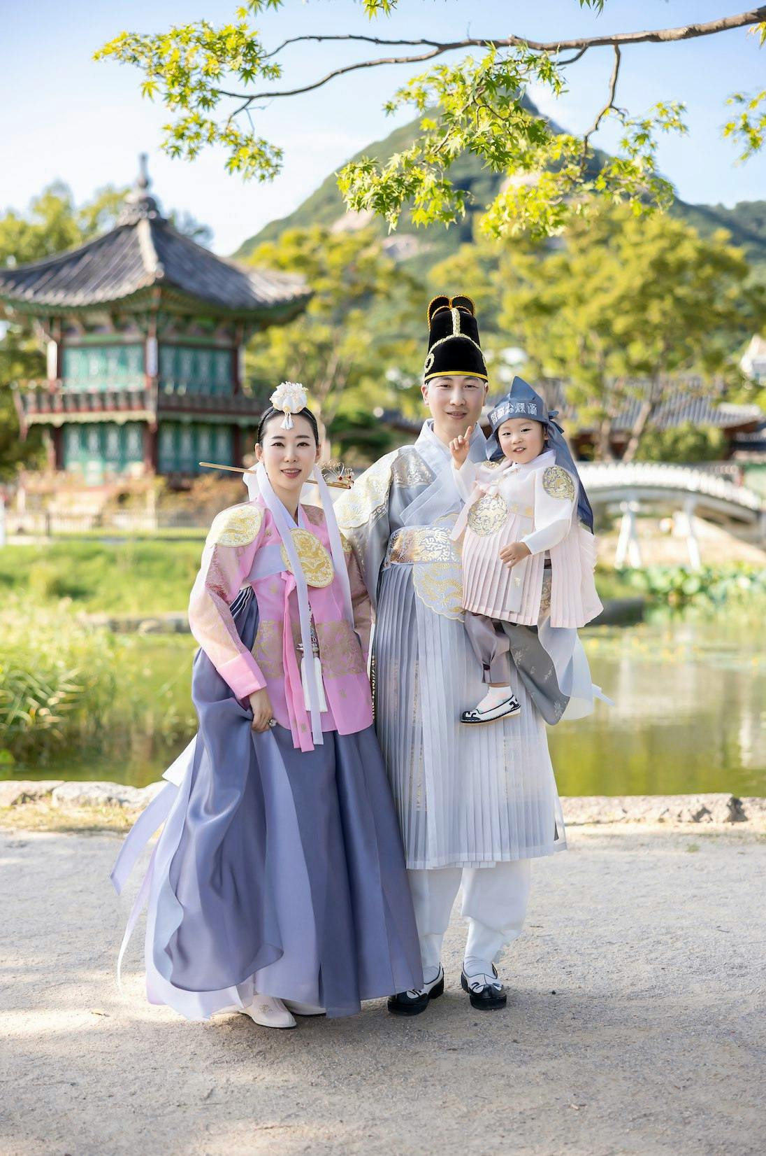 Hanbok That Day: Outdoor Photoshoot with Premium Hanbok Rental & Makeup Service in Seoul – Tiqets