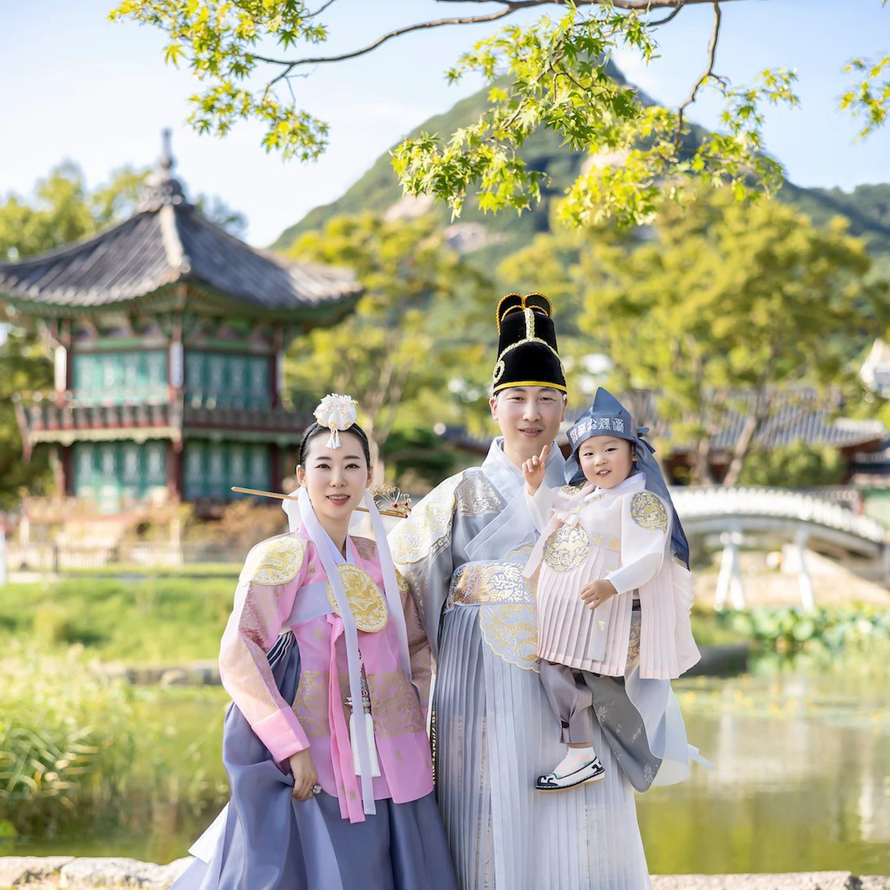 Hanbok That Day: Outdoor Photoshoot with Premium Hanbok Rental & Makeup Service in Seoul β Tiqets