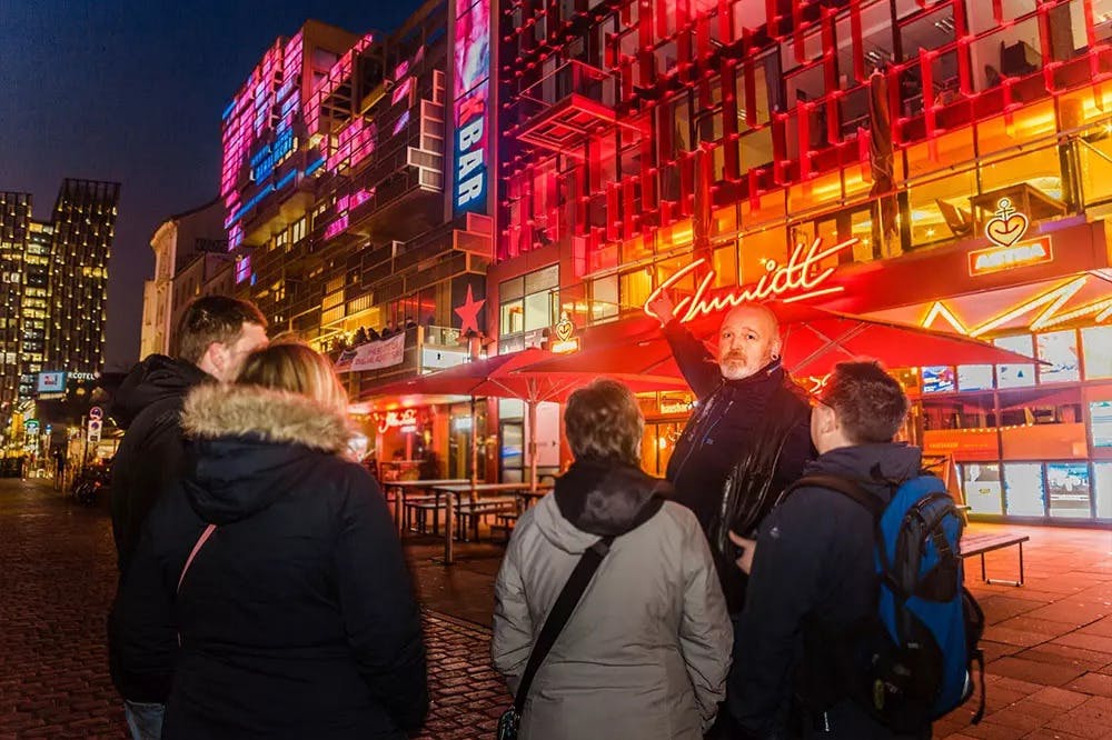 가이드와 함께하는 단체 투어