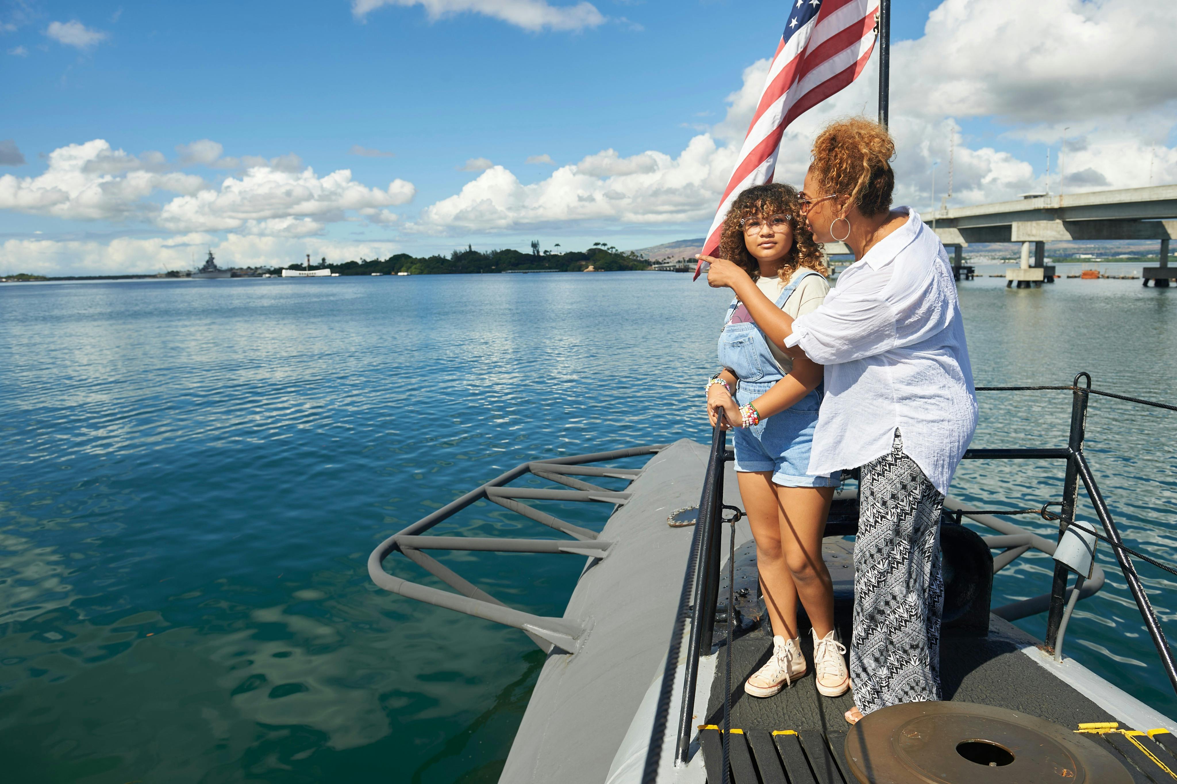 Pearl Harbor: World War II Sites Guided Tour from Waikiki + Buffet Lunch